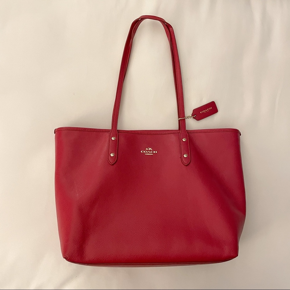 Coach City Zip Tote - Pebble Leather in True Red
